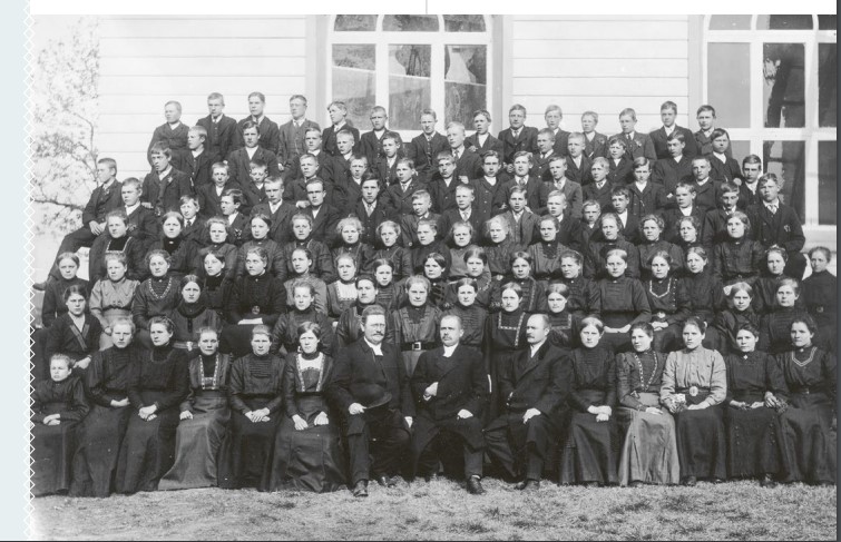 Gruppbild av konfirmander 1913