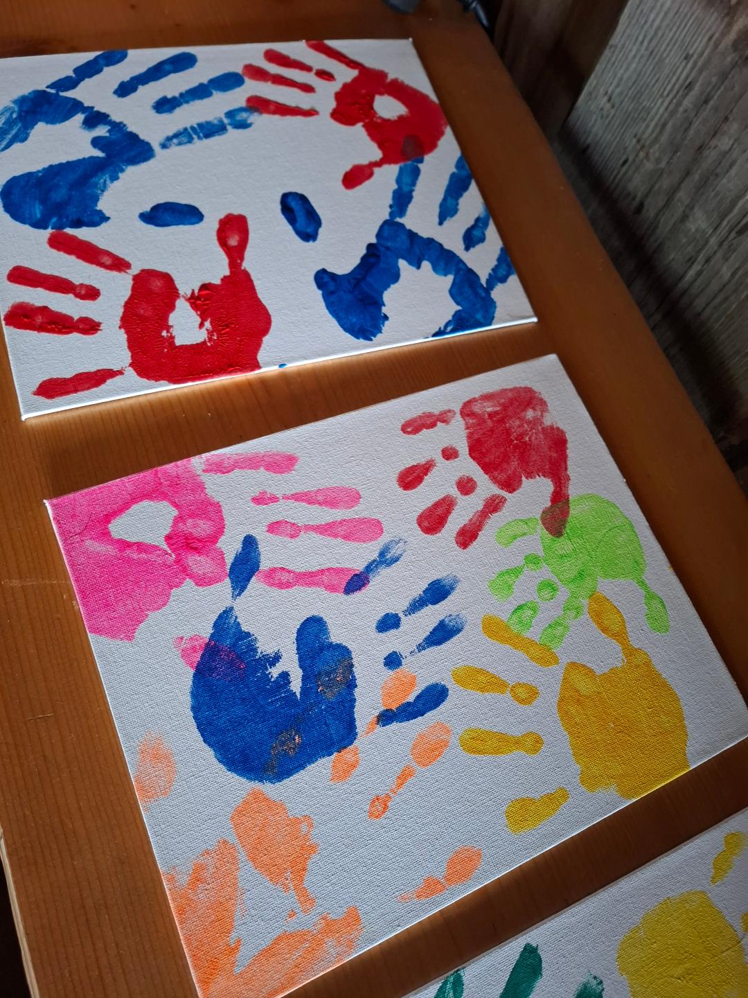 Handavtryck på tavla
